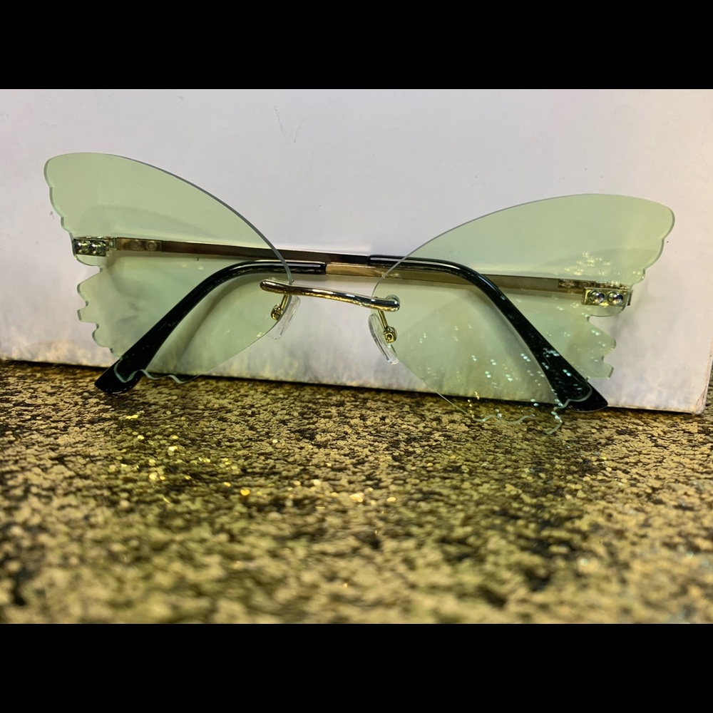Butterfly Shades - Picture 5 of 7